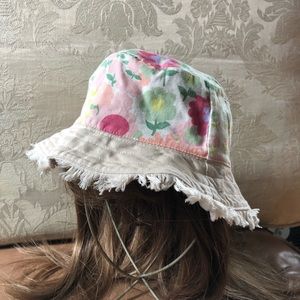 Old Navy Floral Hat/ reversible cream hat - OS